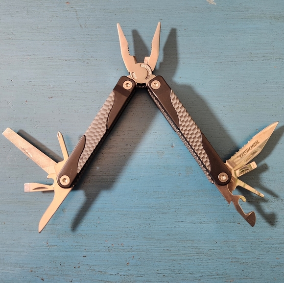 Winchester Multi-Tool - Picture 2 of 11